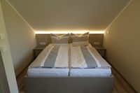 Doppelbett im Schlafzimmer der Ferienwohnung
